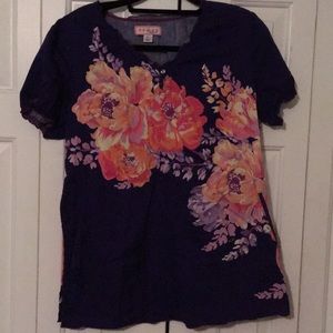 Floral Koi scrub top with pockets, size L.